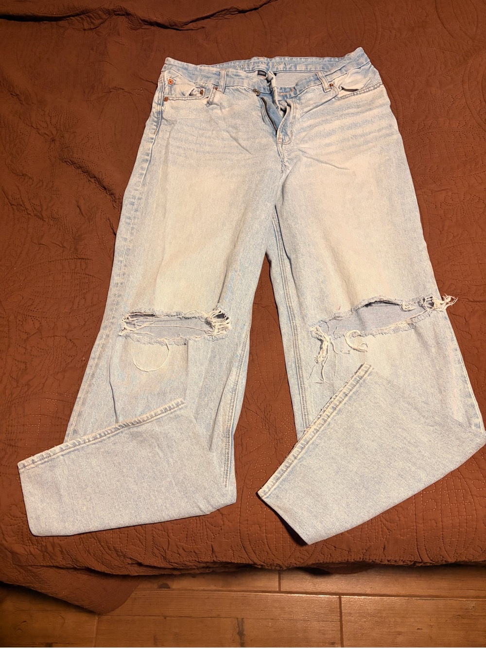 American Eagle Outfitters Light Blue Distressed Boyfriend Jeans